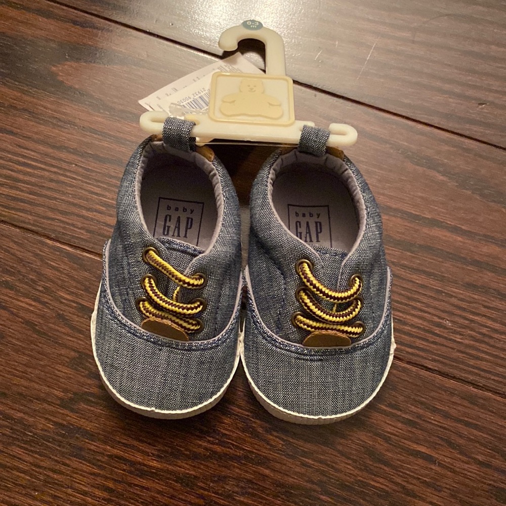 NWT - Baby Gap Shoes - Size 0-3 months